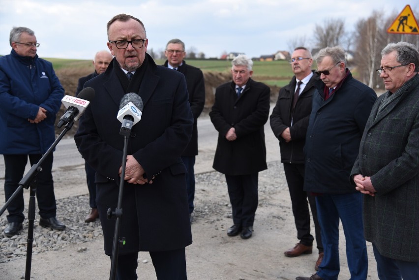 Dwie duże inwestycje drogowe będą gotowe już w przyszłym roku! Spotkanie władz samorządowych z ministrem infrastruktury [ZDJĘCIA]