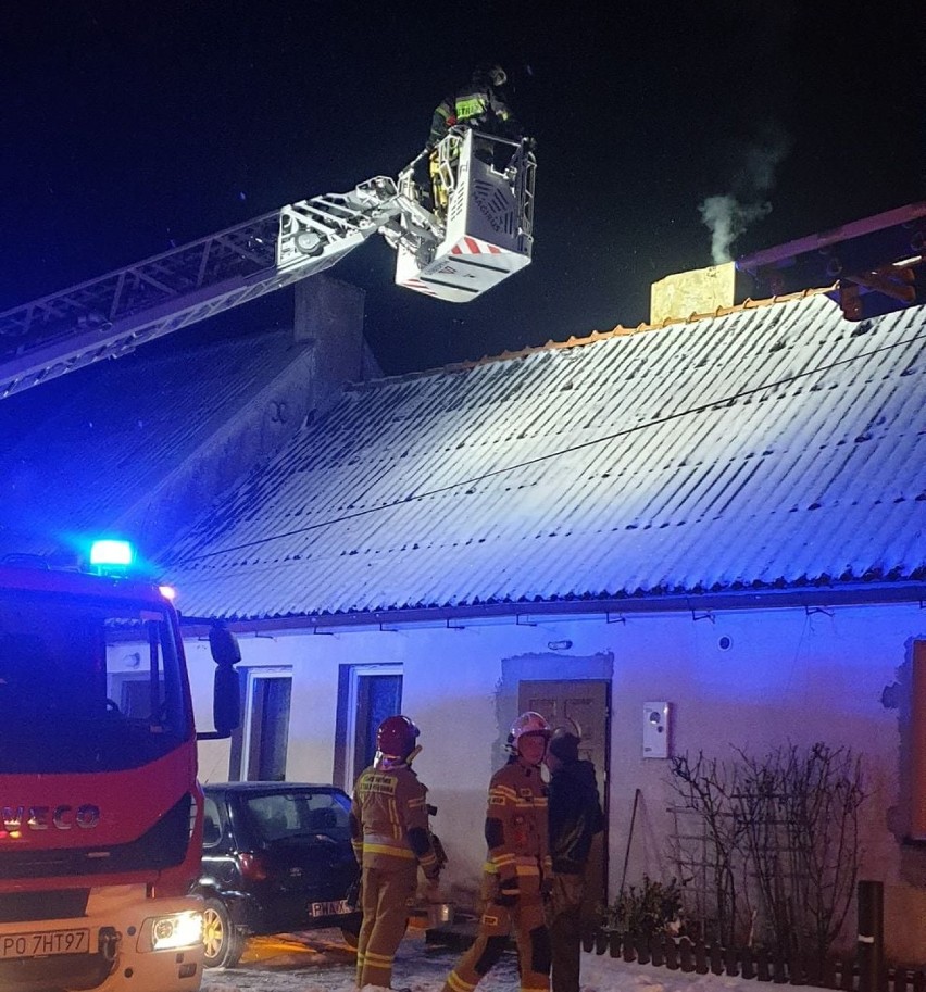 Gmina Skoki. Strażacy zostali wezwani do zadymionego budynku wielorodzinnego 