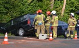 Kolizja na DK-28 w Szymbarku. Na miejscu wszystkie służby, ruch na krajówce odbywa się wahadłowo