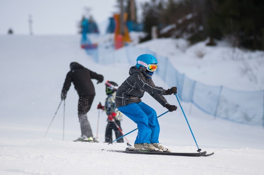 Początkujący narciarze i dzieci mają w Polsce szeroki wybór...