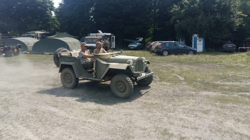 Takie pojazdy wojskowe można oglądać w Opolu-Winowie.