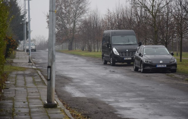 Ulica Sienkiewicza w Kaliszu to drogowy koszmar. Kiedy w końcu zostanie gruntownie wyremontowana?