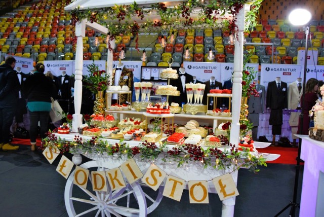 Targi Ślubne w Częstochowie 2023 - foto budki, słodkie stoły, suknie i garnitury. Zobaczcie najnowsze trendy weselne!