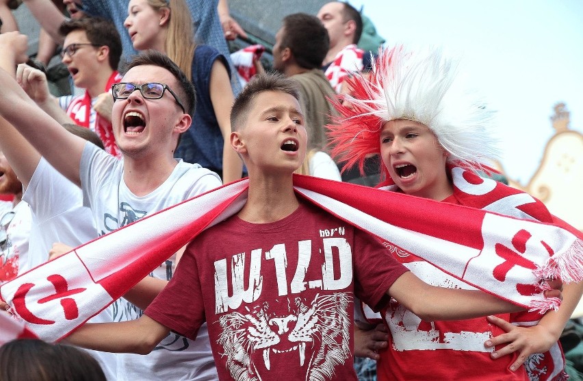 Polska w ćwierćfinale Euro. Wielka feta na Rynku [ZDJĘCIA]