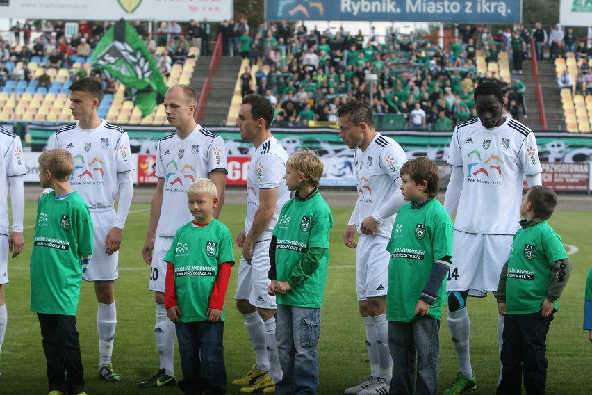 Skandal! Rasistowski napis na murze stadionu. Energetyk ROW Rybnik się tłumaczy