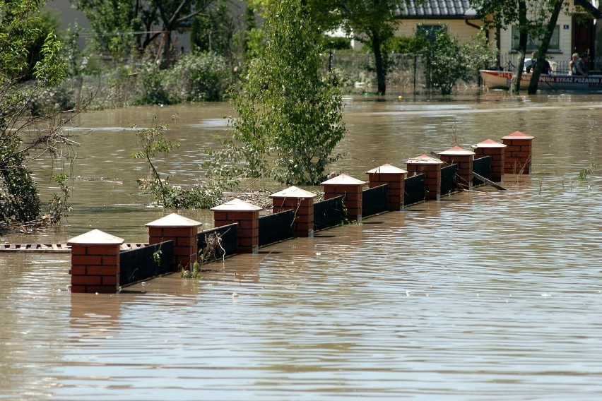 Wielka powodziowwa fala 11 lat temu zalała Jasło. Zobaczcie, jak wyglądało wtedy miasto [ZDJĘCIA]