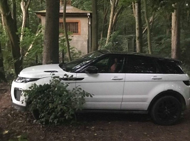 Nasz internauta znalazł kolejny przykład jak nie parkować w Szczecinie. Tym razem przy jeziorze Głębokim