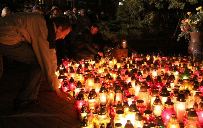 Pomorze modli się za Jana Pawła II - zdjęcia z godz. 21.37 z Gdyni