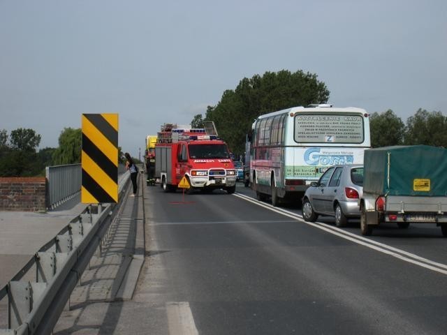 Wypadek na moście w Sieradzu [zdjęcia]