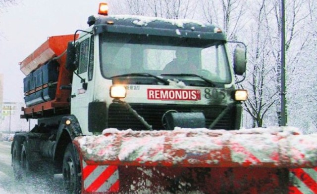 Pomimo opadów śniegu nie ma problemy na szczecińskich ulicach. ...