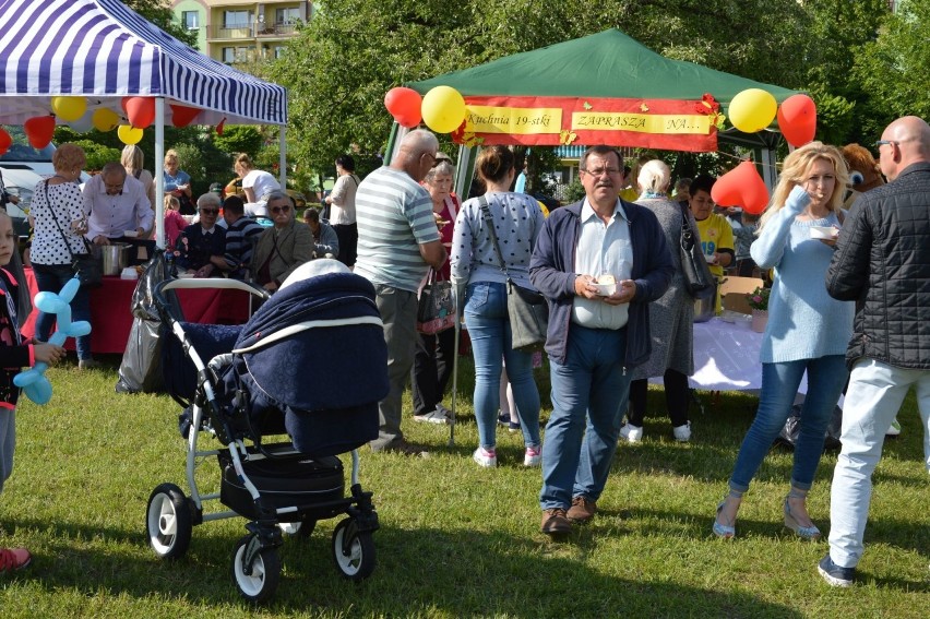 Zabawą na osiedlu Ogrody w Ostrowcu,  rozpoczęto sezon...