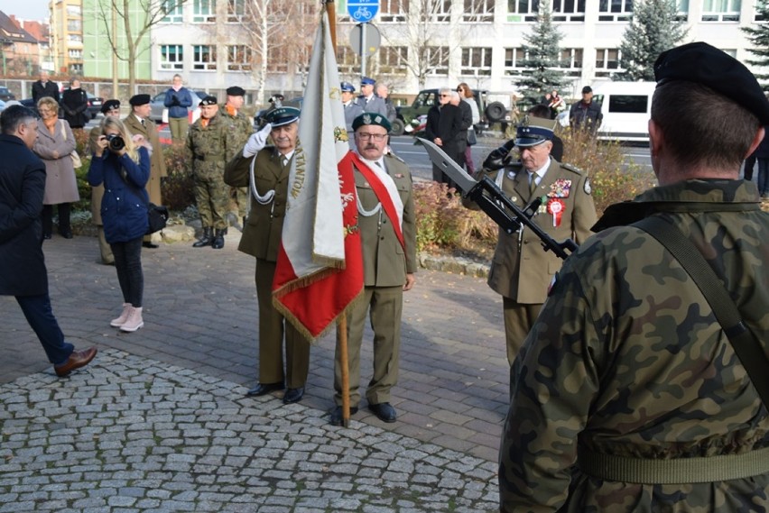 11 listopada w Lubinie. Złożyli wieńce pod pomnikiem...