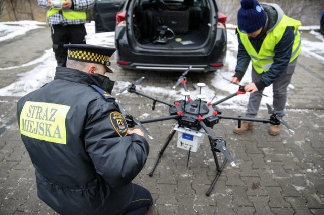 Na zdjęciu: Katowice testują drona do walki ze smogiem