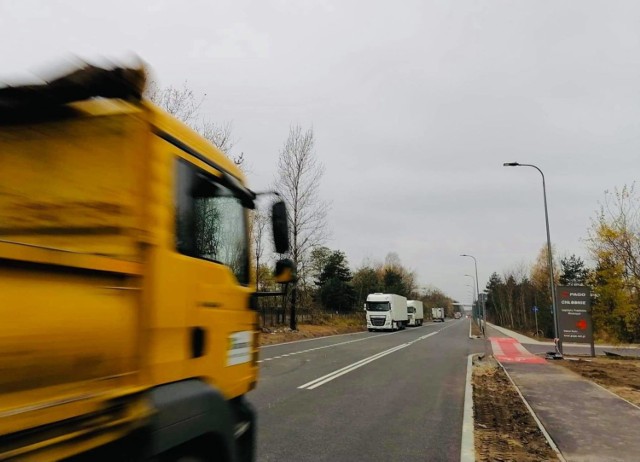 W Dąbrowie Górniczej zakończył się remont ważnej drogi. Jest też ścieżka  rowerowa i nowe oświetlenie | Dąbrowa Górnicza Nasze Miasto