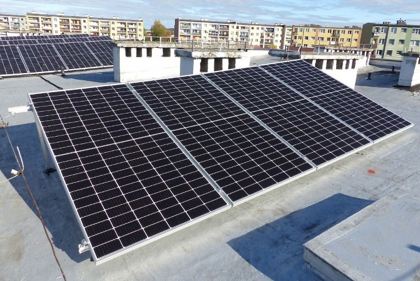Panele słoneczne na budynkach użyteczności publicznej. Lębork korzysta z energii odnawialnej