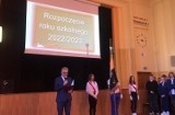 Inauguracja roku szkolnego w ostrowieckim Zespole Szkół numer 3. Popularny „THM” będzie wkrótce świętować stulecie. Zobaczcie zdjęcia