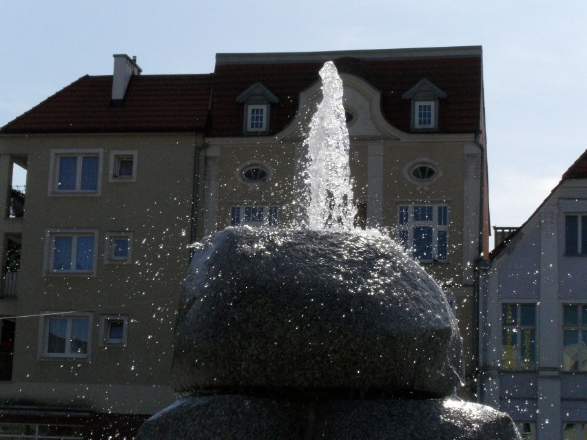 Fontanna w Słupsku: Zobacz efekt remontu fontanny na słupskim Starym Rynku [ZDJĘCIA]