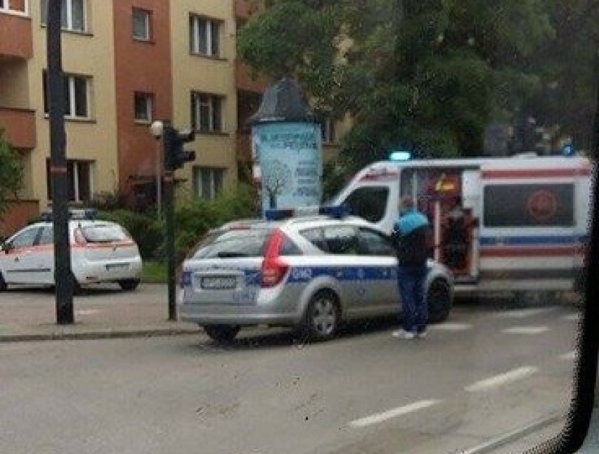 Kraków. Wypadek na ul. Królewskiej. Piesza została potrącona przez samochód [ZDJĘCIA]