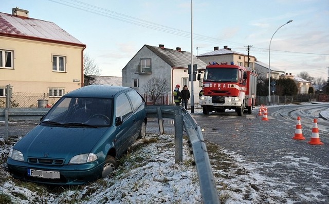 Suzuki w rowie na ul. Herburtów