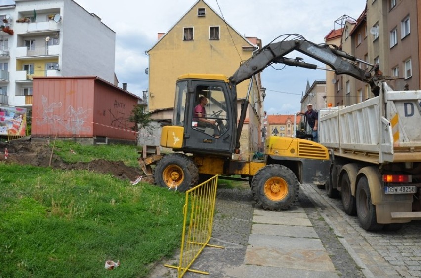 Strzegom: Powstają nowe schody na ulicy Kościelnej