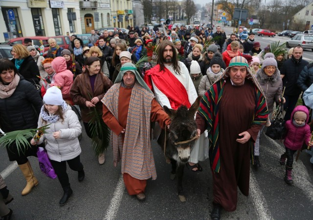 Niedziela Palmowa w Piotrkowie. Piotrkowianie powitali Jezusa wjeżdżającego do Jerozolimy