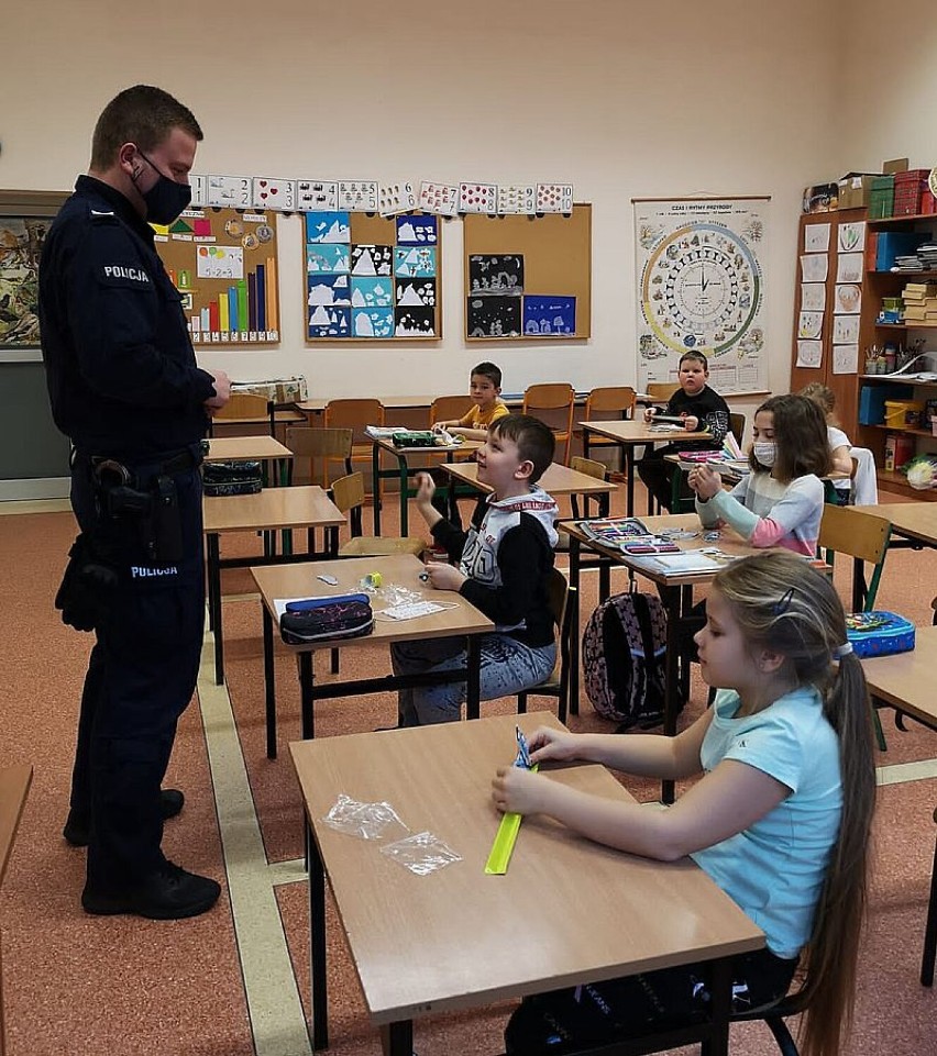 Bezpieczne ferie - lekcja z policjantami z KP w Juracie