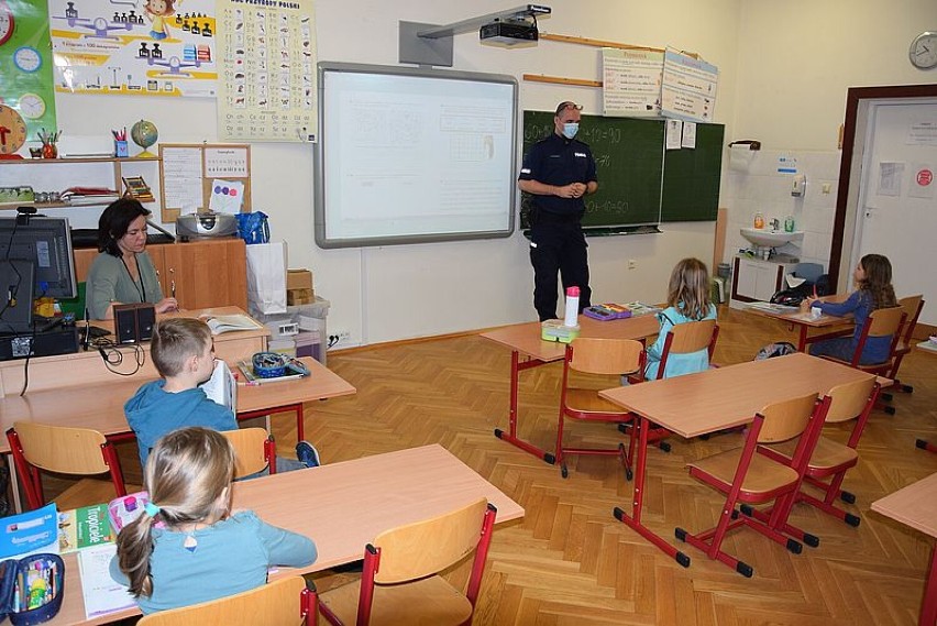 Bezpieczne ferie - lekcja z policjantami z KP w Kosakowie