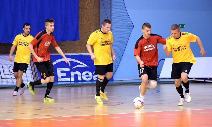 Pilska Liga Futsalu: W meczu na szczycie Ekstraligi BestDrive Mrotek rozgromił 9:0 Sokół Dębówko! Zobaczcie zdjęcia z 3. kolejki