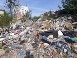 Ale wstyd! Wielkie dzikie wysypisko śmieci 5 minut od starówki w Toruniu