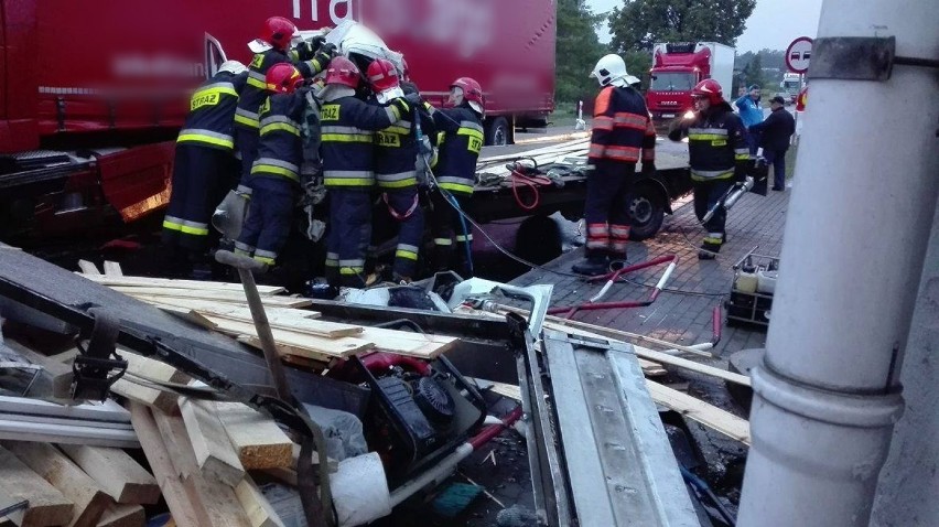 Wypadek w Sierakowie Śląskim na DK 11. Jedna osoba zginęła [ZDJĘCIA]