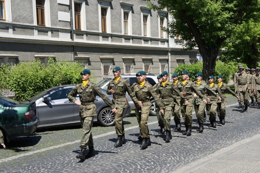 Uczniowie klasy wojskowej z ZSO nr 2 podczas zawodów w...