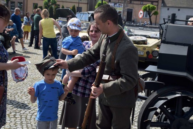 Piknik historyczny na Rynku w Kłecku