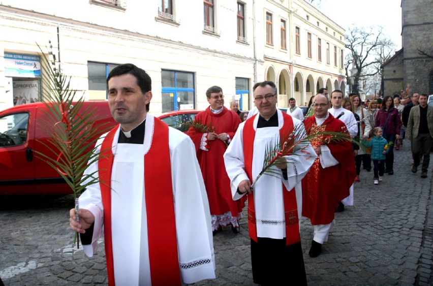 Święcenie Palm Wielkanocnych na Rynku w Nowym Sączu