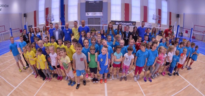 W Wałbrzychu po raz pierwszy zorganizowano Kinder Volley, czyli turniej siatkówki dla najmłodszych.