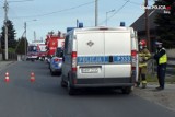 Wypadek na Folwareckiej w Żorach. Dwie osoby ranne, w tym jedna ciężko. Kierowca zasnął za kierownicą