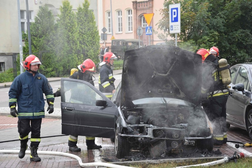 Pożar samochodu na Kopernika, zderzenie auta z motocyklem na Mickiewicza [ZDJĘCIA]