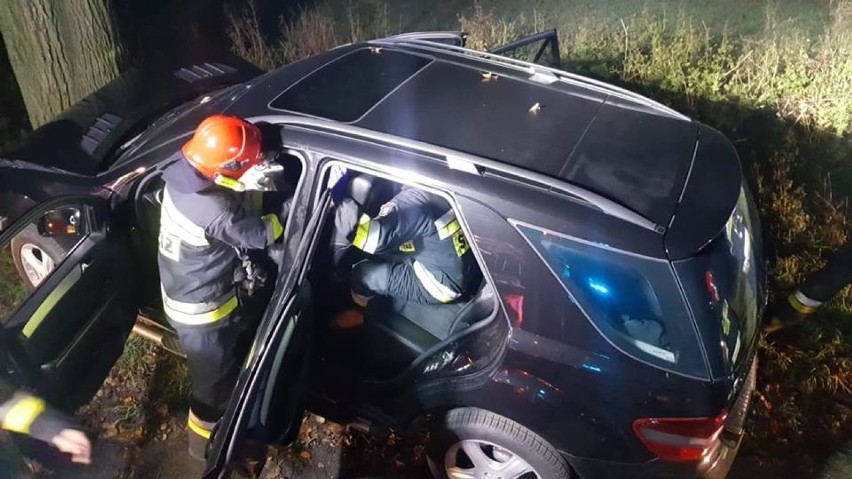 Kompletnie pijany kierowca rozbił luksusowego Mercedesa