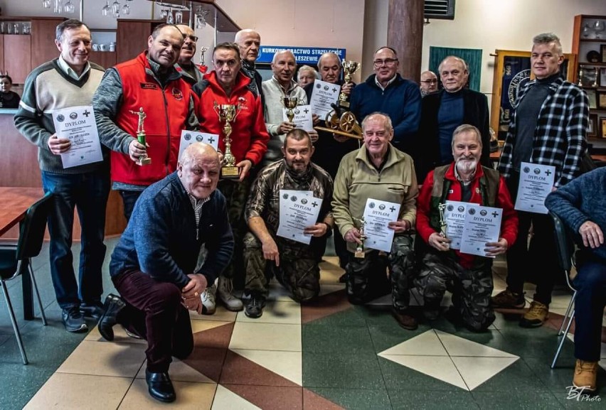 Zawody Strzeleckie Weteranów Służb Mundurowych w Pleszewie. O sukcesie decydowały opanowanie i celne oko strzelca