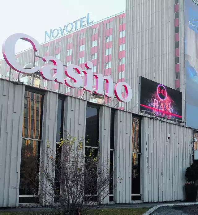 W bronowickim hotelu Novotel działa najstarsze kasyno w Polsce. Dziś zacięty bój toczą o nie aż trzy spółki