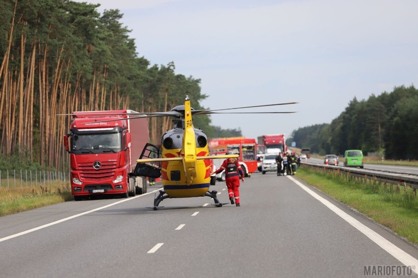 Wypadek rodziny na autostradzie A4 w Ochodzach pod Opolem. Dwie osoby nie żyją, dwie ranne