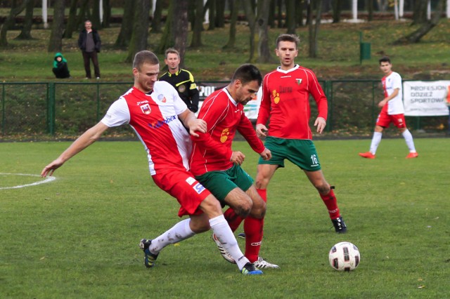 W sobotnim meczu 14. kolejki IV ligi, Legia Chełmża przegrała na własnym boisku z Unią/Drobex Solec Kujawski 0:2 (0:1). Gole dla gości strzelili Maksim Adamenko i Oliwer Moranowski.