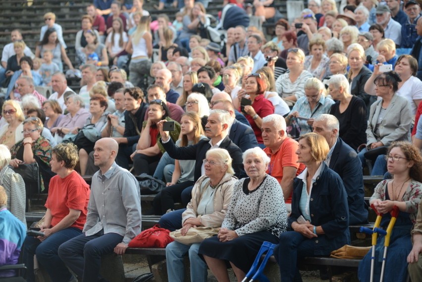 Galowy Festiwal Folkloru w Zielonej Górze.



Przeczytaj...