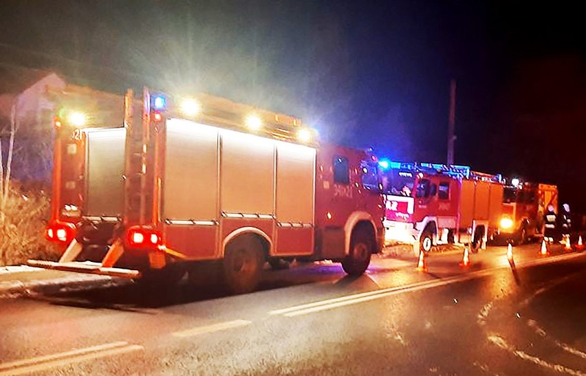 Pożar domu w Stróżach spowodowało zapalenie się sadzy w kominie