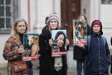 "Przywróćcie Ewę na jej stanowisko". Protest w obronie odwołanej dyrektorki zoo w Poznaniu