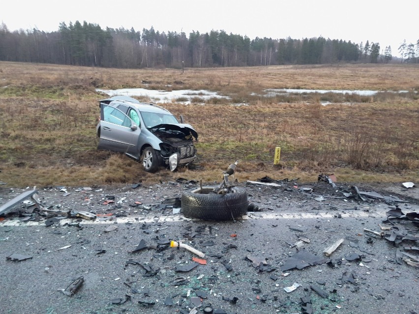 Zderzenie pojazdów w Egiertowie. Jedna osoba nie żyje, dwie osoby ranne! ZDJĘCIA