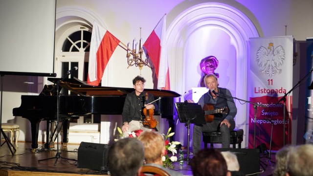 VII Duszniczan Patriotyczne Śpiewanie w Teatrze Zdrojowym im. Fryderyka Chopina w Dusznikach-Zdroju