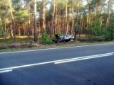 Wypadek na „trasie śmierci” Zielona Góra - Nowogród Bobrzański. Ford wypadł z drogi i roztrzaskał się o drzewo 