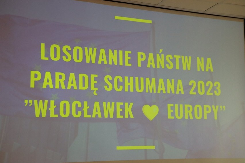 Tak było na losowaniu szkół na Paradę Schumana we Włocławku,...