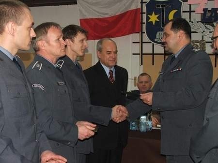 Nagrody dla więziennych osobowości 2005 wręczał Krzysztof Olkowicz, dyrektor koszalińskiego okręgu więziennictwa.