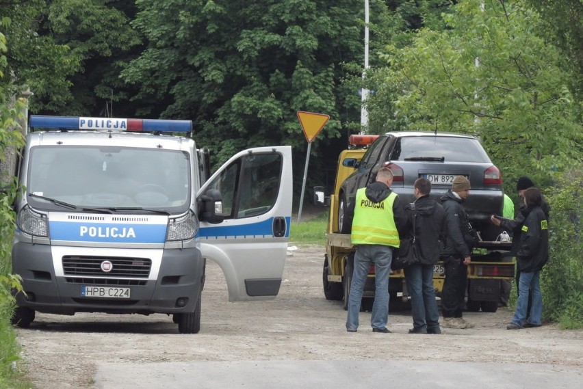 Wrocław: Ewakuacja 100 osób na Brochowie. Bomba pod samochodem?